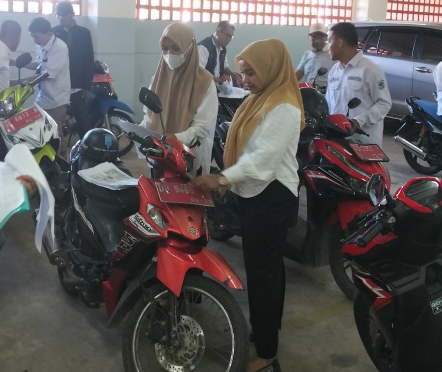 Kawal Audit Aset, Sekdis Kominfo Bulukumba terjun langsung Cek Fisik Armada