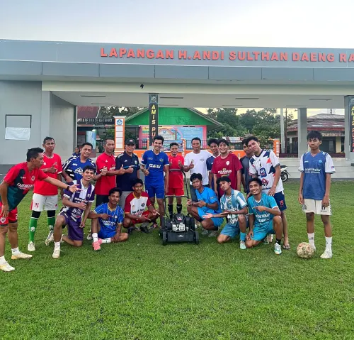 Amis Putra FC Apresiasi Bantuan Mesin Pemotong Rumput