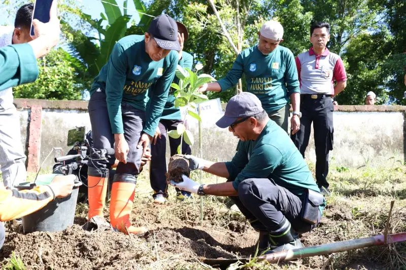 Tukar Sampah Sembako: Gebrakan Baru DLH Bulukumba di Pantai Merpati