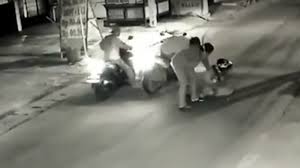 Hendak Beli Rokok di Warung, Firza Dibacok Begal di Depok