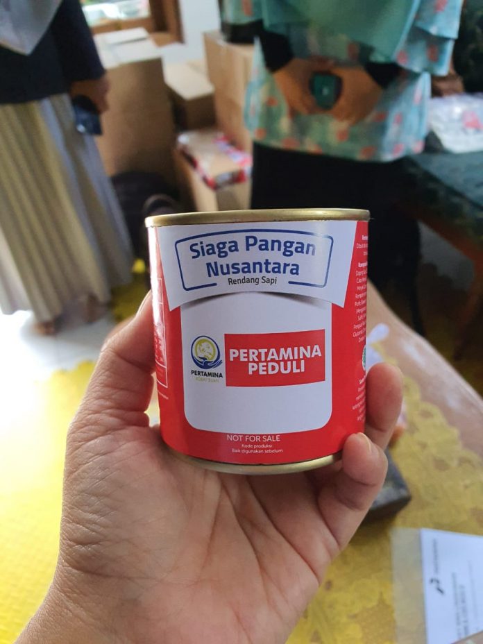 Hadapi Covid-19, Pertamina Salurkan Bantuan Makanan Kemasan Pada Warga