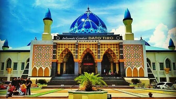 Masjid Disemprot Disinfektan, Salat Jumat Tetap Digelar di Bulukumba