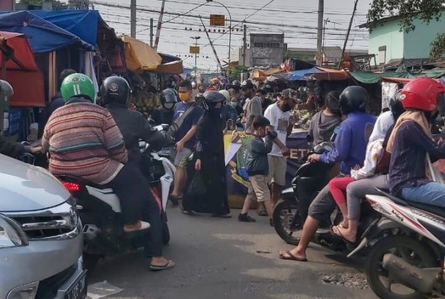 Viral Warga di Pasar Anyar, Tangerang, Buka dan Terobos Blokade PSBB