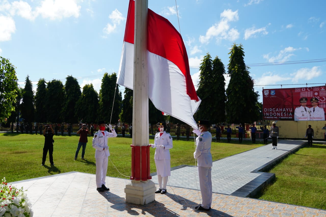 Upacara HUT RI ke 75 di Halaman Kantor Bupati Bulukumba Pengibar Bendera Hanya 3 Orang
