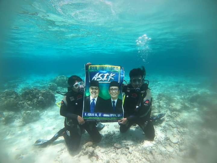 Banner Askar-Pipink Berkibar di Laut Dan Gunung
