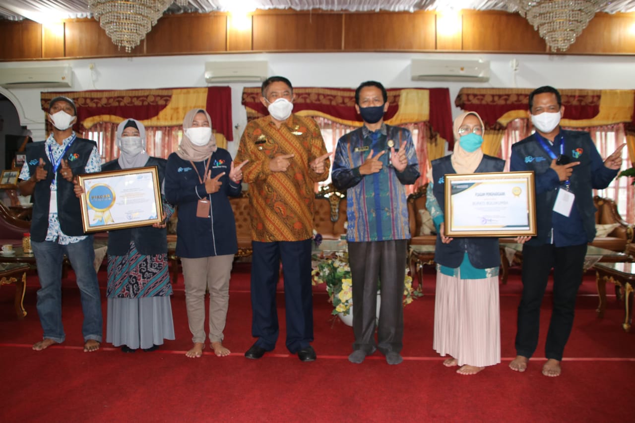 Lewati Target Sensus Online, Bupati Bulukumba Terima Penghargaan BPS