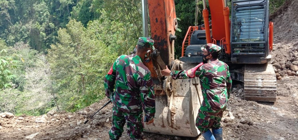 Dansatgas TMMD Cek Alat Berat Sebelum Beroperasi
