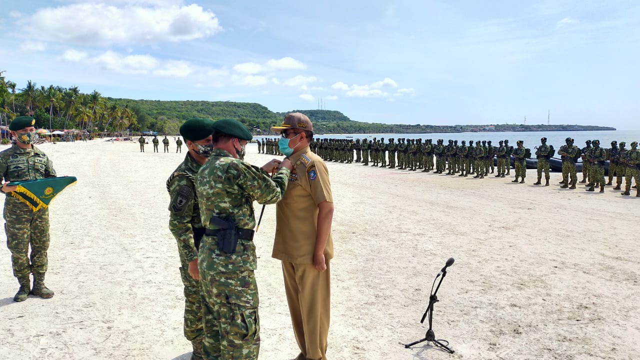 Bupati Bulukumba Mendapat Brevet Cakra, di Penutupan Latihan Standardisasi Prajurit Kostrad