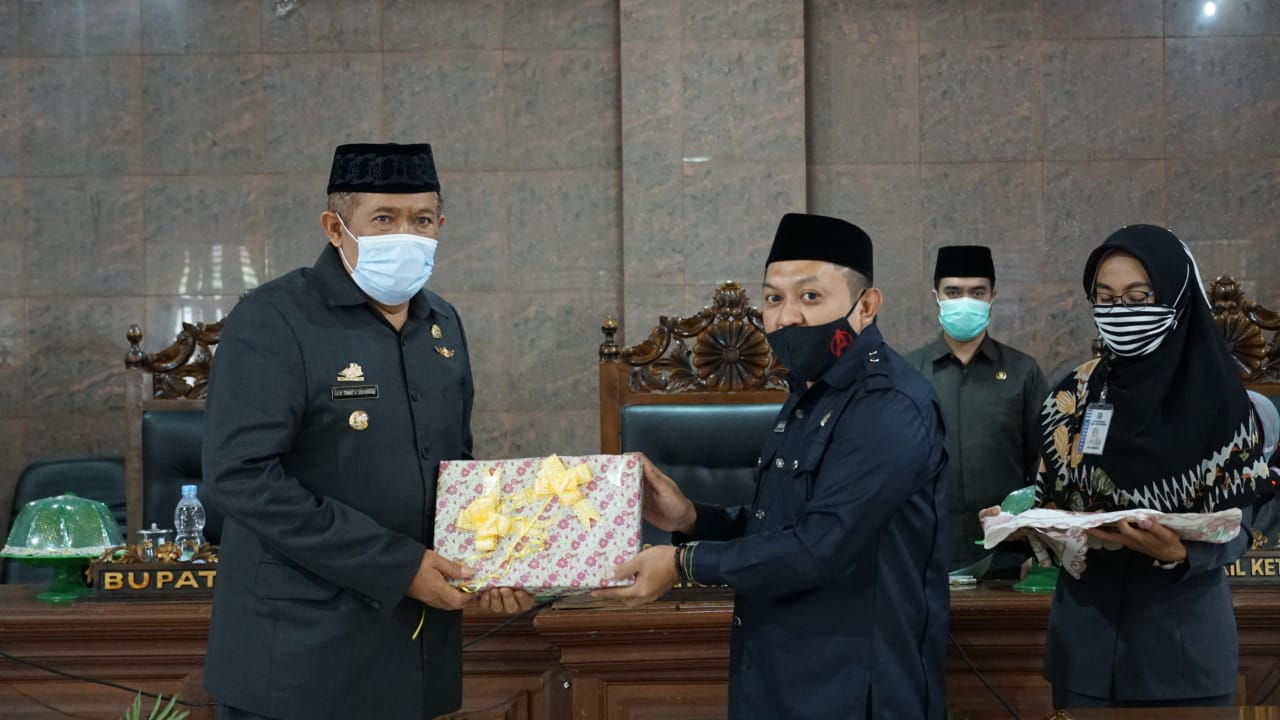 Bupati Serahkan Ranperda APBD 2021, Melalui Rapat Paripurna DPRD