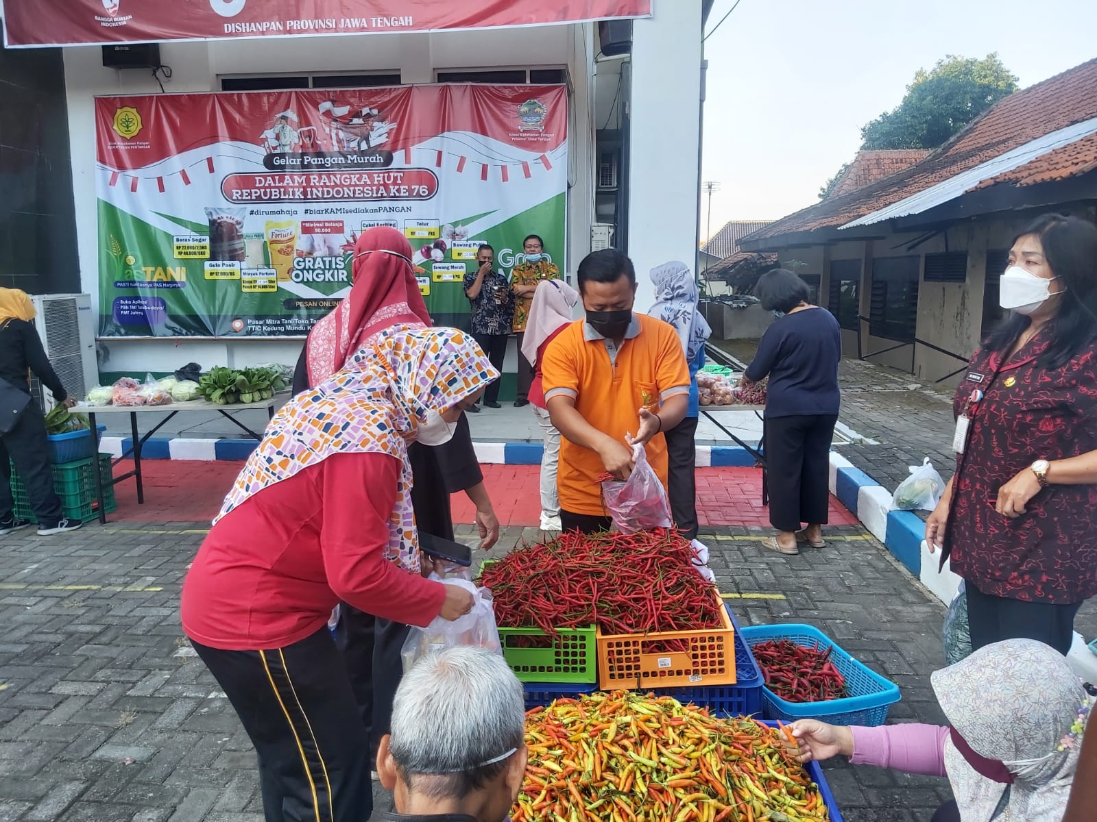 Harga Cabai anjlok, ASN Pemprov Jateng Borong 1,1 Ton Cabai