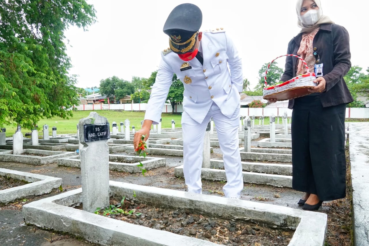 Hujan Sambut Rombongan Ziarah Nasional Di TMP Taccorong