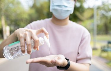 Benarkah Hand Sanitizer Dapat Merusak Kesehatan?