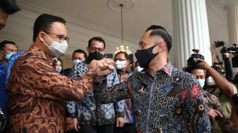 Hadiri Pelantikan, Anies dan AHY Diarak Rebana