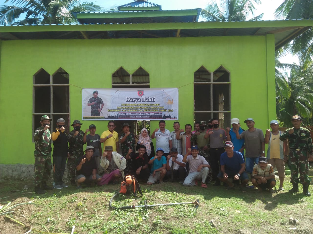 Sambut Ramadhan, Koramil-07/Herlang Kodim 1411/Bulukumba  Karya Bakti Bersih Masjid