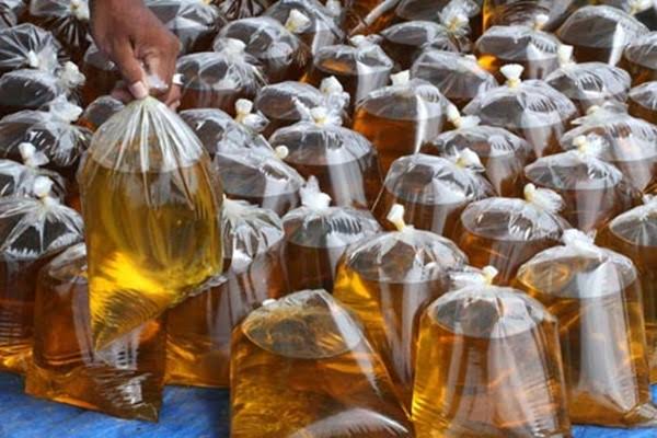Semarang, Minyak Goreng Curah Langka, Pembeli Harus Bawa KTP