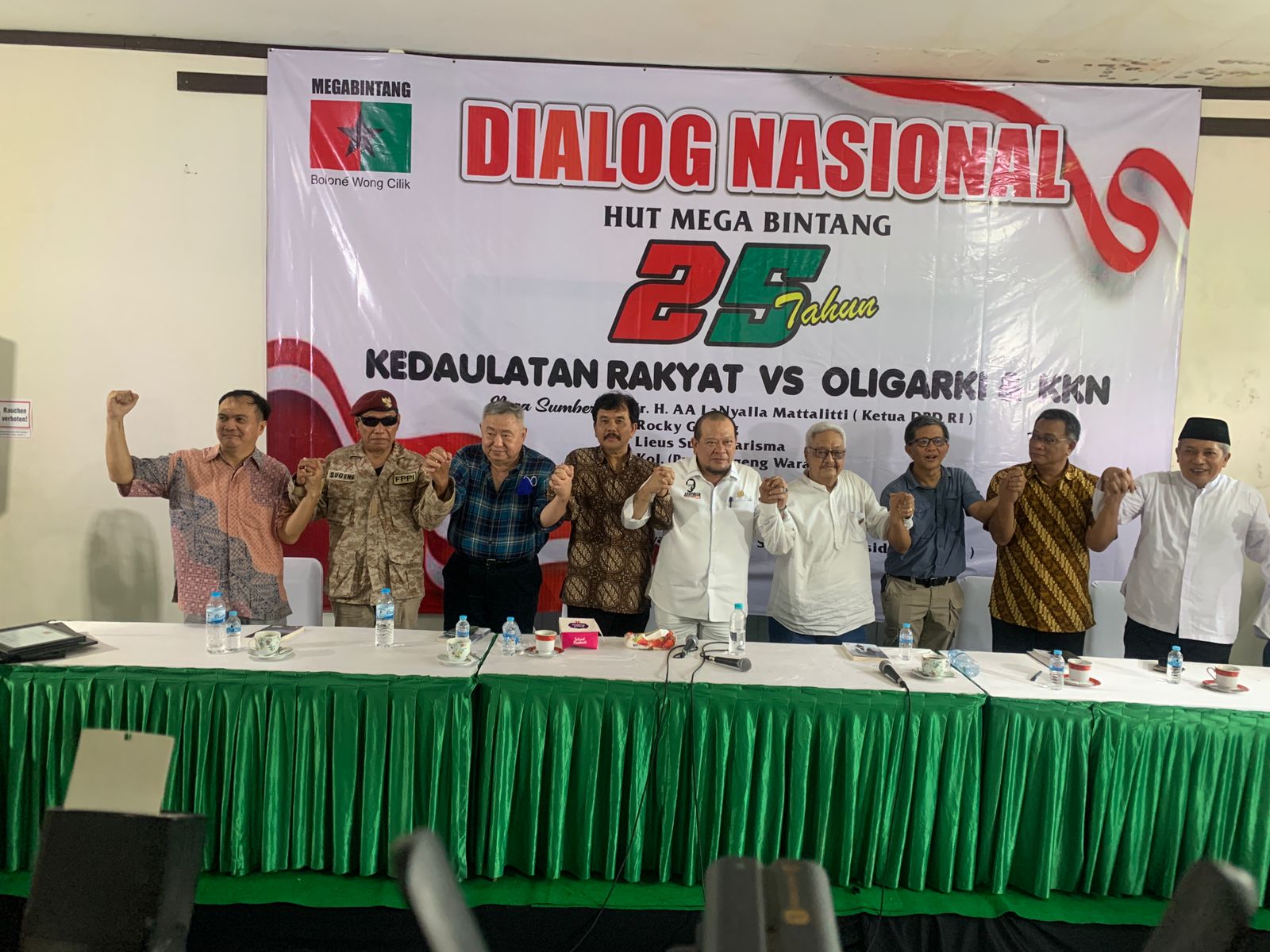 HUT 25 Mega Bintang di Solo, Warga: Teriak Yel-Yel Revolusi Lawan Oligarki
