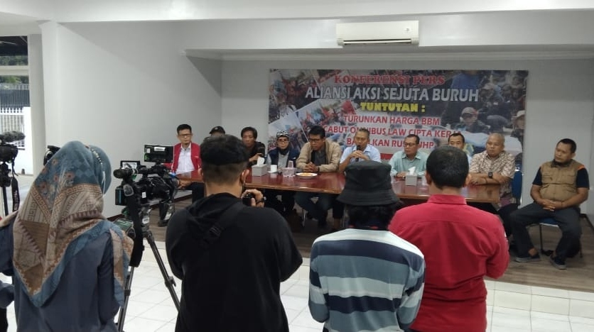 Keadaan semakin sulit, ratusan ribu buruh akan turun serentak di seluruh Indonesia