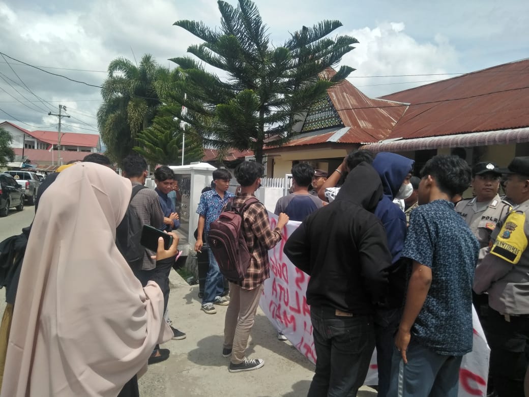 Dugaan Kecurangan Penerimaan PPS dan PPK, KPU Paluta di Demo Mahasiswa dan Pemuda