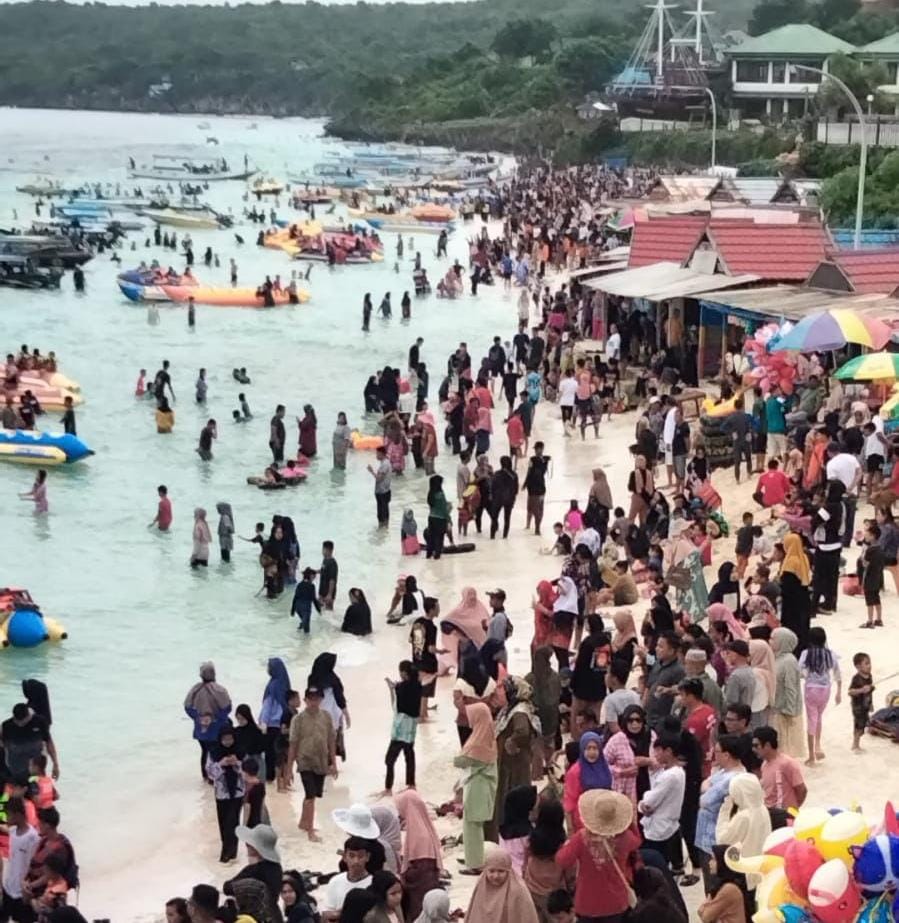Sebanyak 17.380 karcis terjual, Pantai Tanjung Bira masih teratas pengujungnya