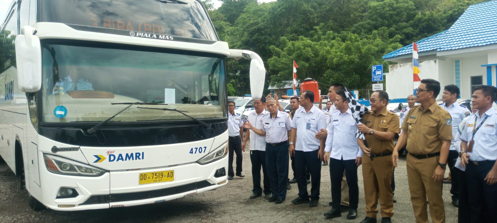 Bus Damri Hadir Menghubungkan Bandara Sultan Hasanuddin dan Pelabuhan ASDP Bira