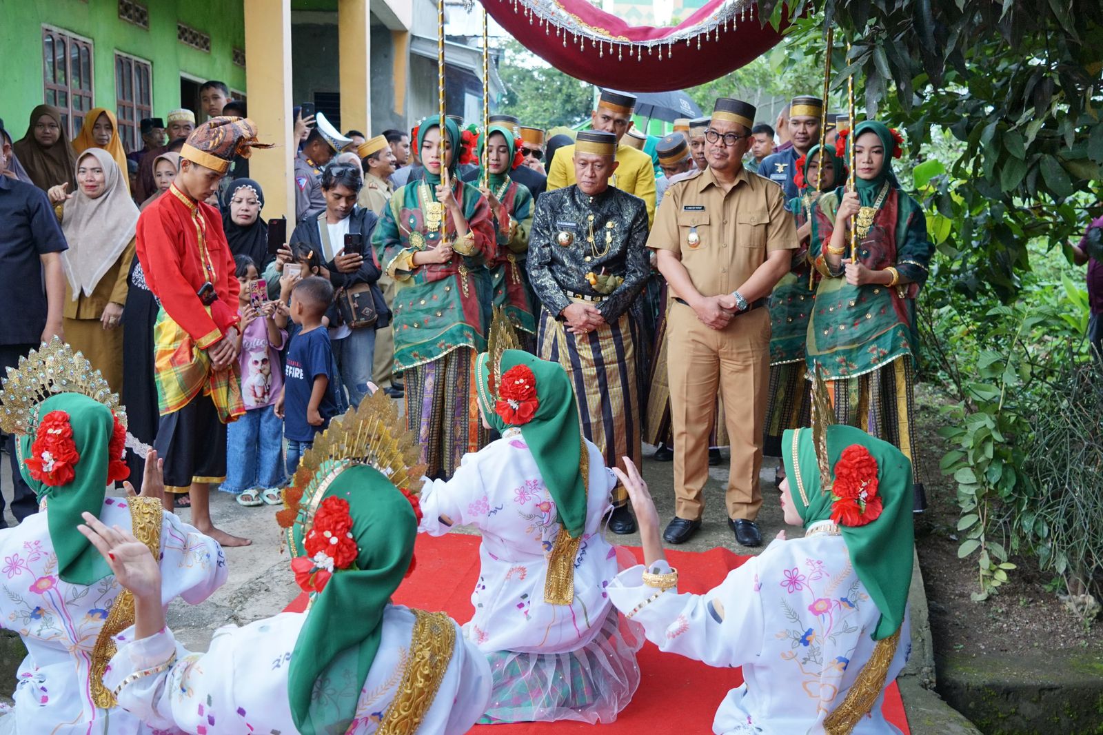 Didampingi Wakil Bupati Edy Manaf Penjabat Bupati Bone Ziarahi Makam Leluhurnya di Bulukumba