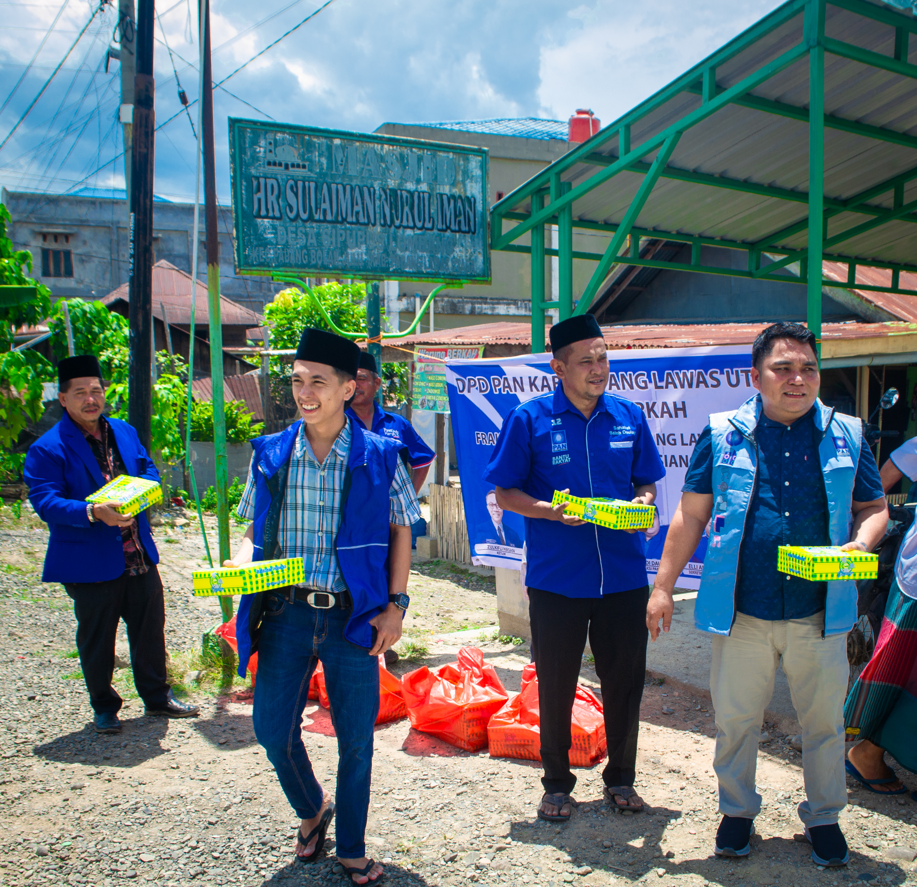 DPD PAN dan Fraksi PAN DPRD Paluta Gelar Jum’at Berkah di Mesjid Sipupus