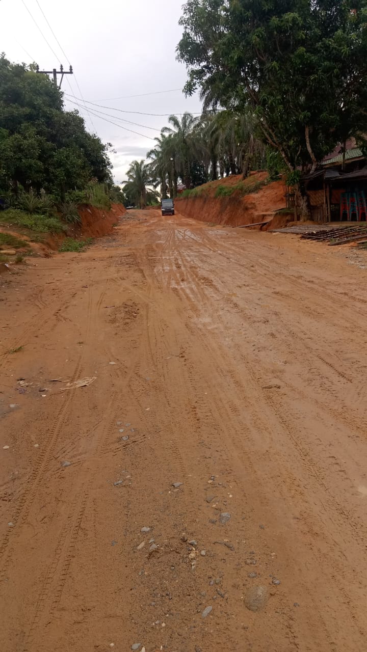 Pembangunan Jalan Provinsi Dihentikan, Tapi Pajak Rakyat Terus Berjalan